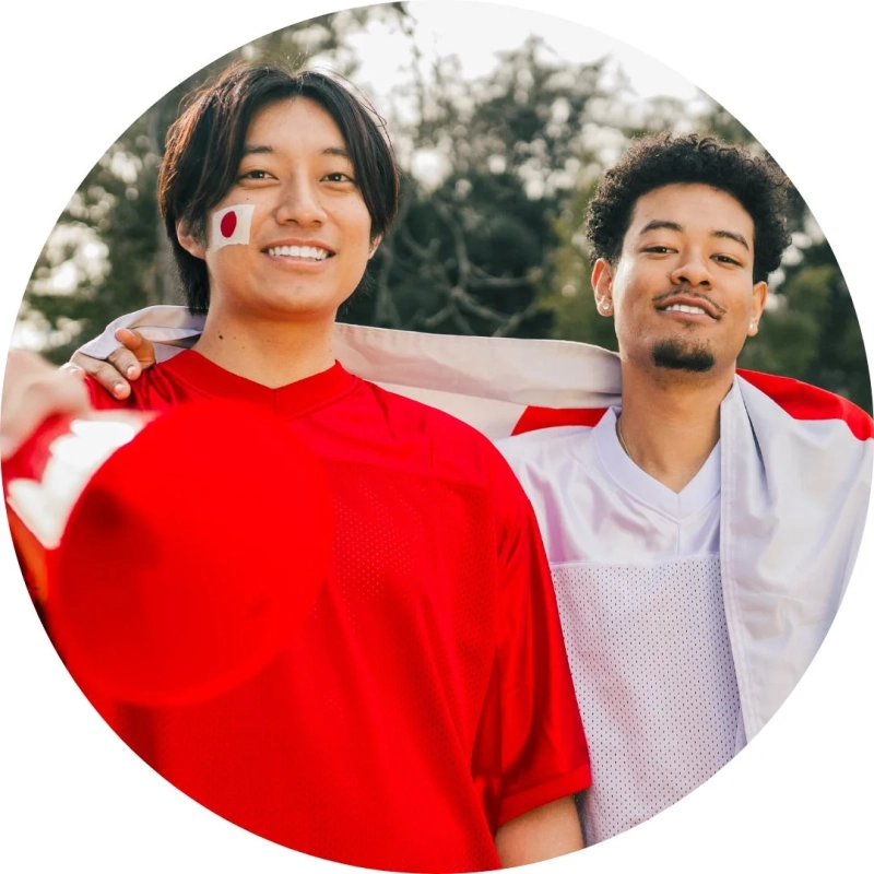 応援する二人の男性