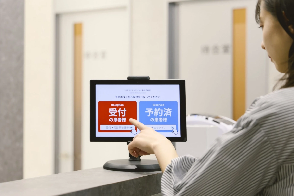 受付機操作の様子